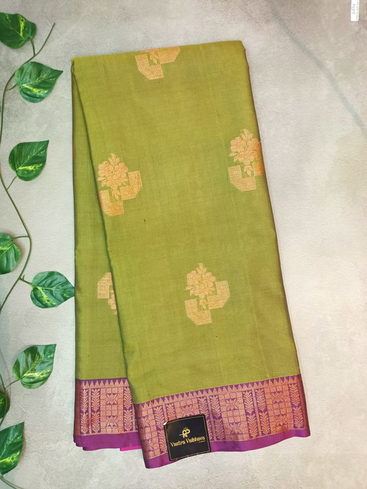 Banarasi Mashroo Butti Silk Saree