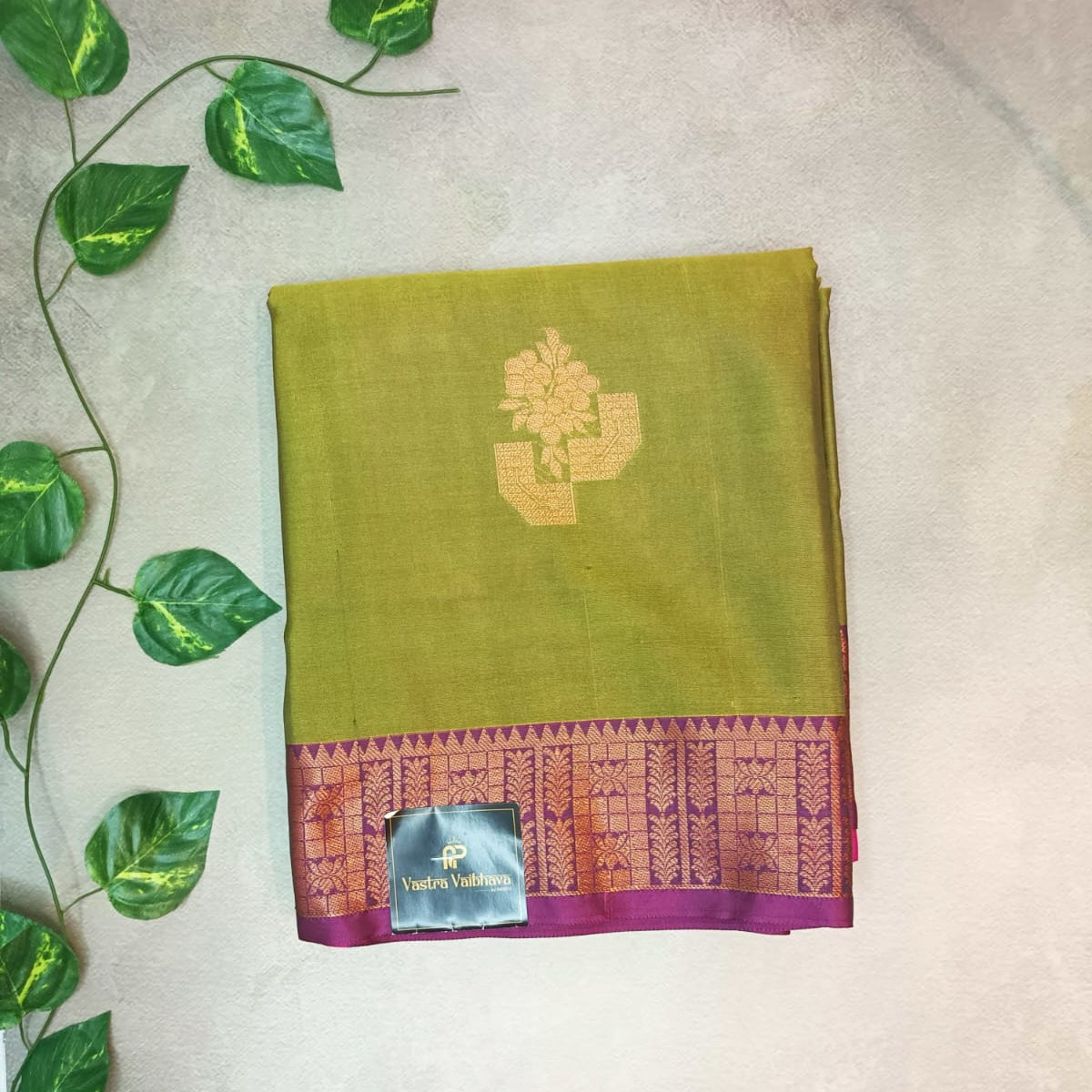 Banarasi Mashroo Butti Silk Saree