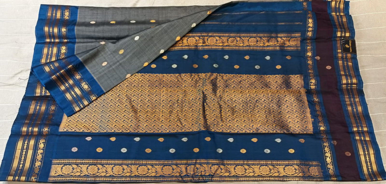 Pure Gadwal Butta  Silk - Gray