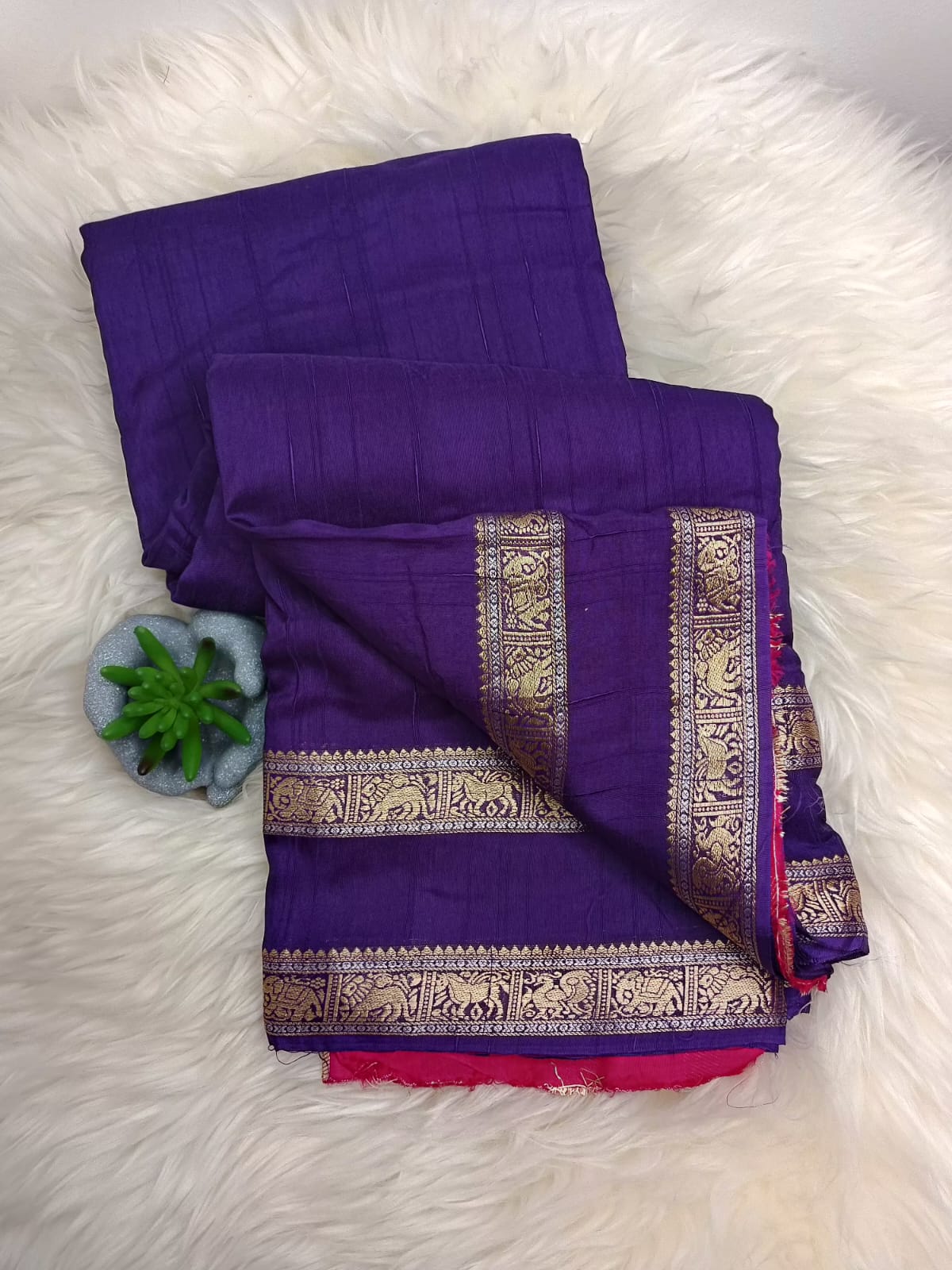 Elegant Viscose Saree with Traditional Zari Border