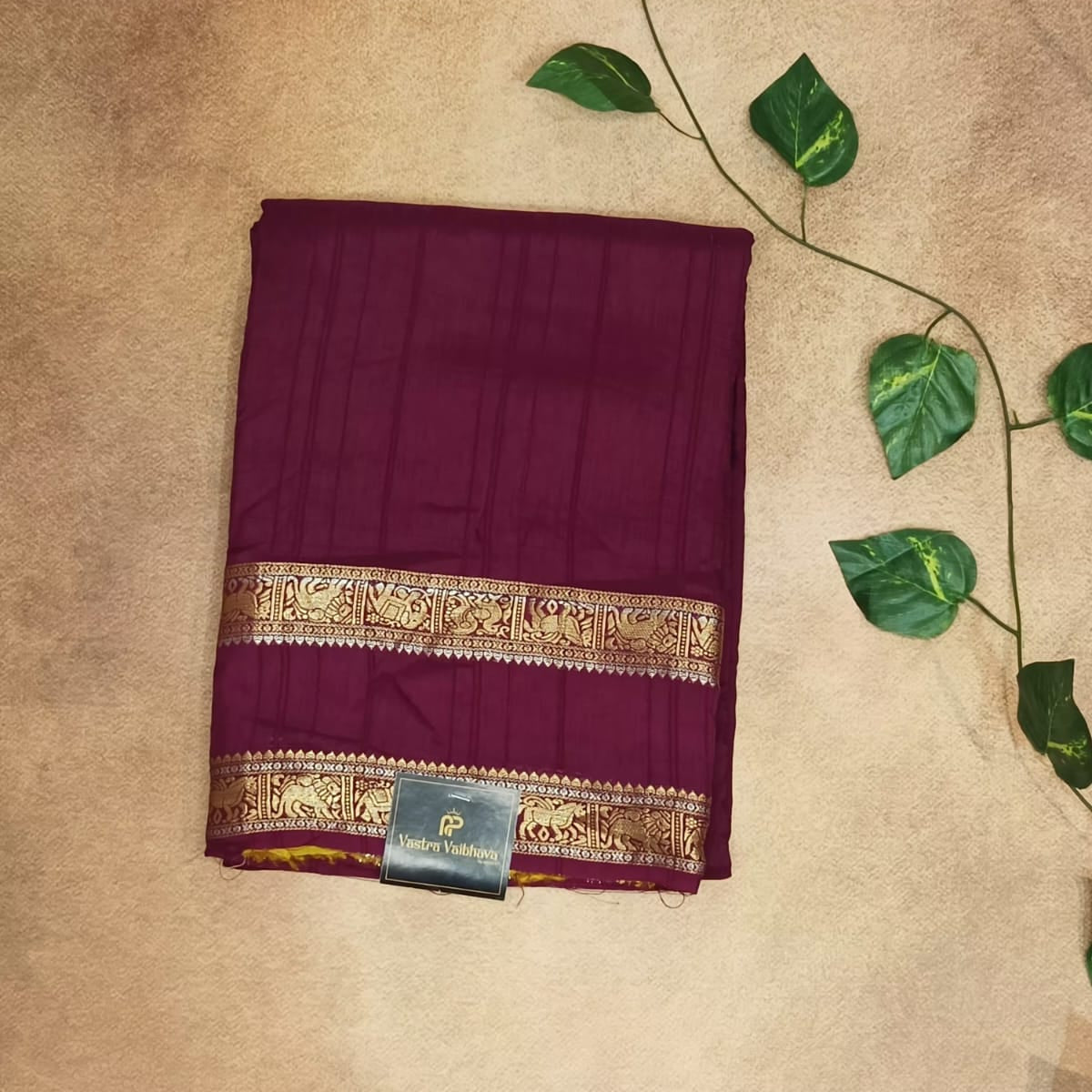 Elegant Viscose Saree with Traditional Zari Border
