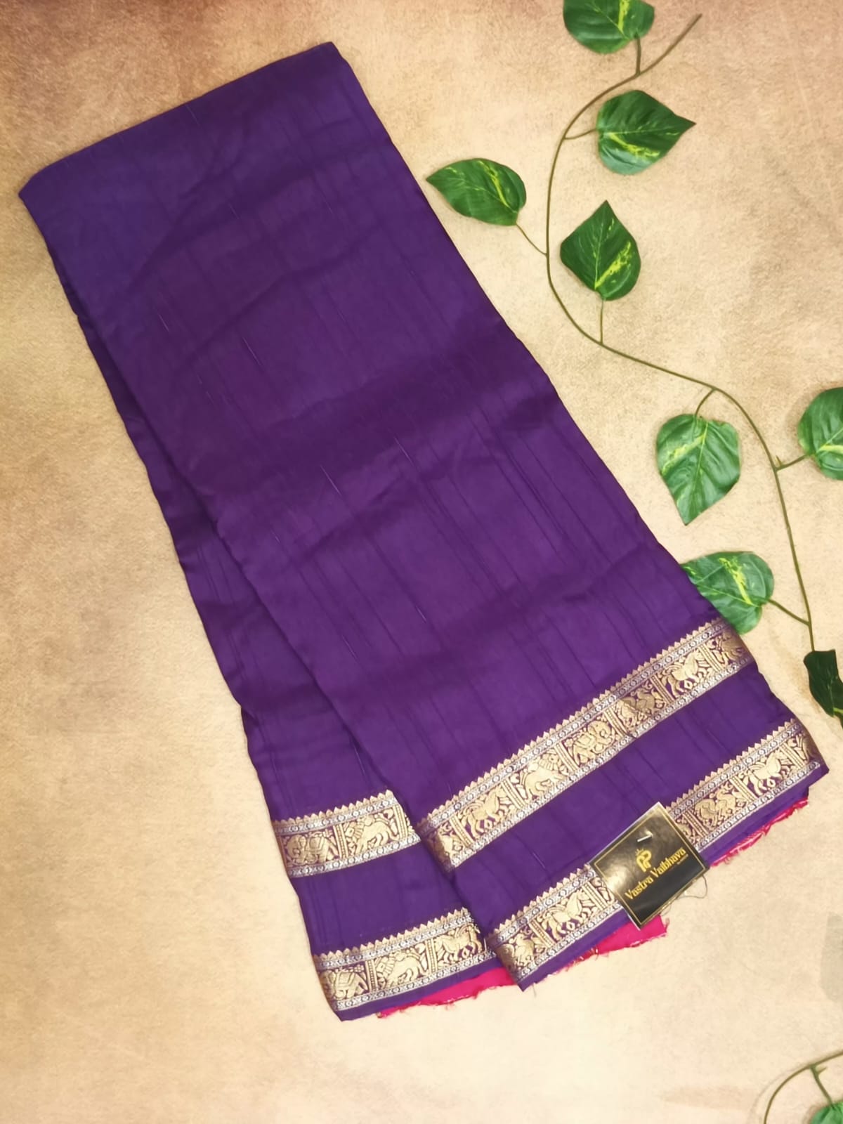 Elegant Viscose Saree with Traditional Zari Border