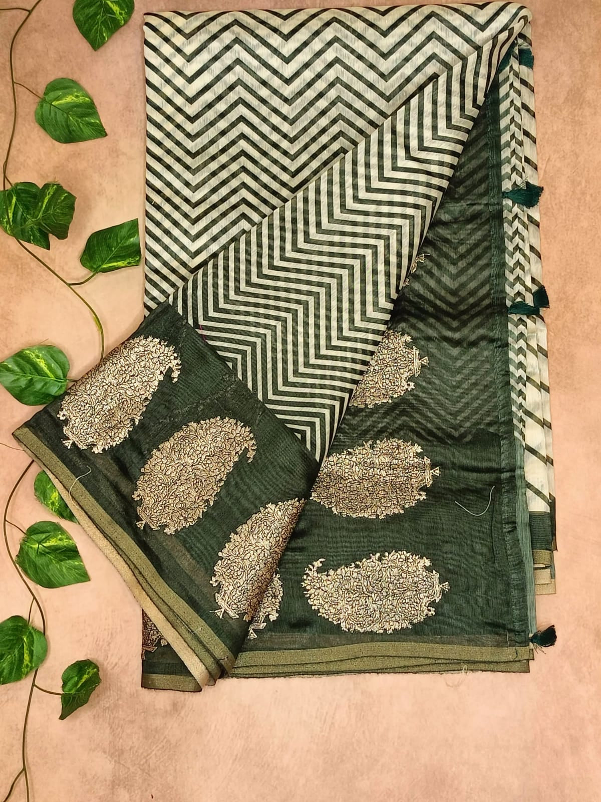 Soft Tissue Saree – Elegant & Trendy Look