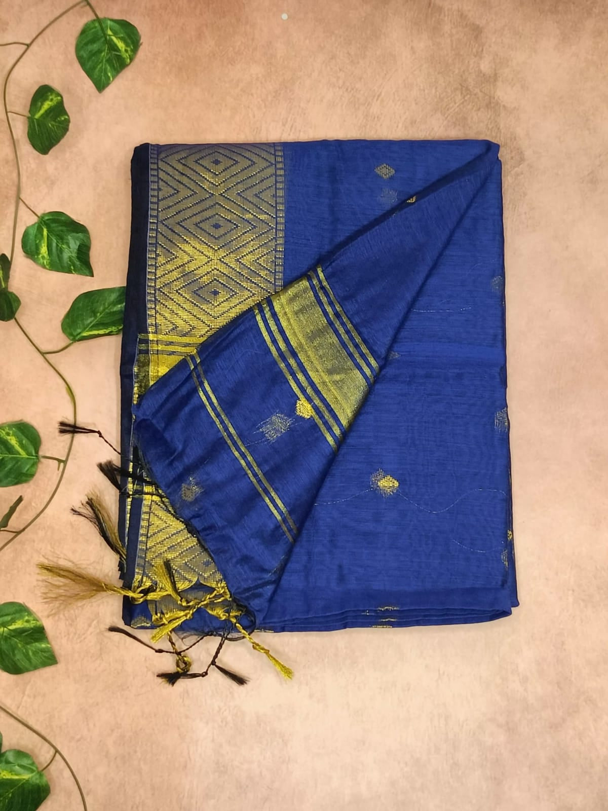 Elegant Maheshwari Cotton Saree with Zari Border