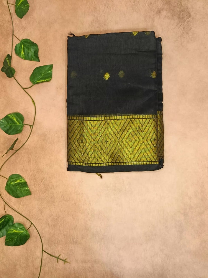 Elegant Maheshwari Cotton Saree with Zari Border