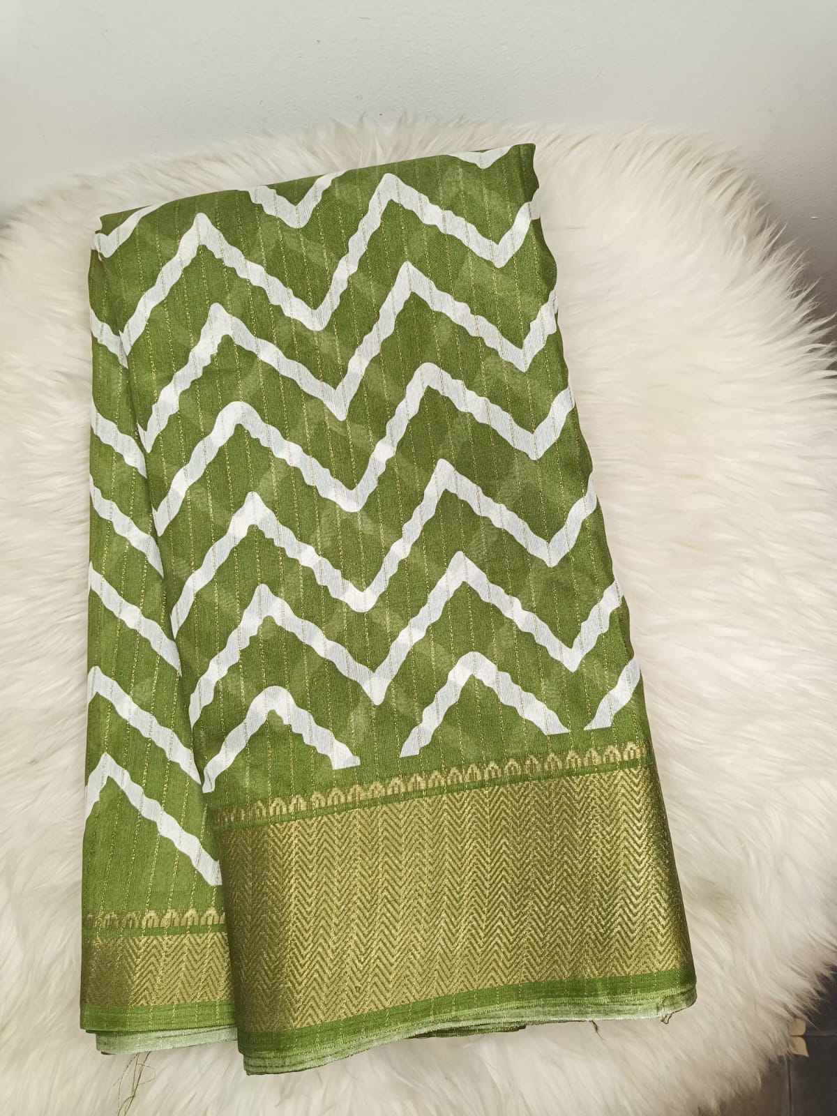 Mul Cotton Saree with Zig-Zag Print & Rich Border