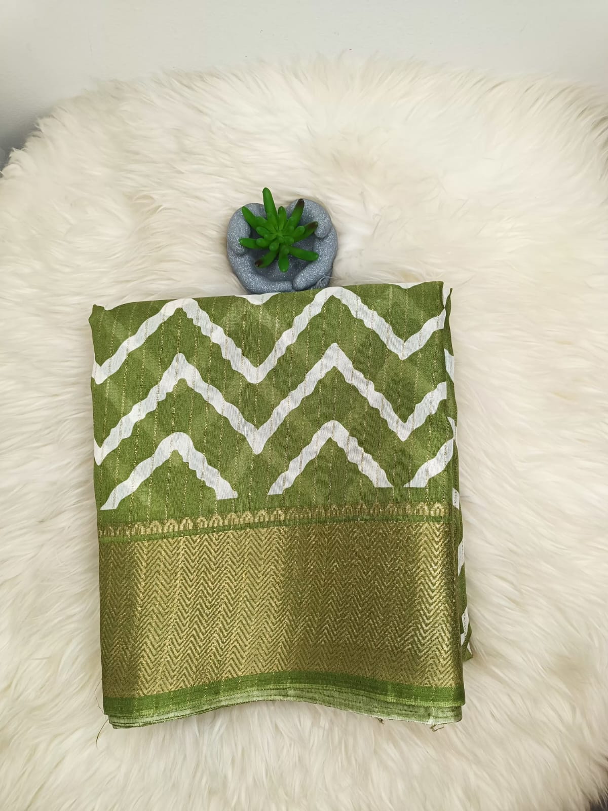 Mul Cotton Saree with Zig-Zag Print & Rich Border